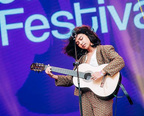 A cantora brasileira Mari Froes.