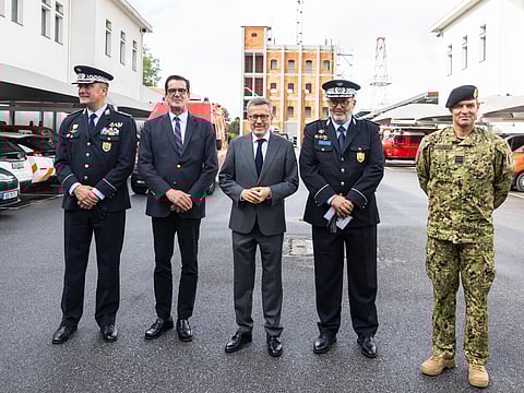 Comandante da Polícia Municipal de Lisboa, José Carvalho Figueira e o seu homólogo do Porto, António Leitão da Silva, com os respetivos edis (Carlos Moedas e Rui Moreira) a 13 de maio de 2024, no Porto, por ocasião de um debate sobre "o futuro das polícias municipais". Enquanto Carlos Moedas e o Carvalho Figueira defendem o "empoderamento" destes corpos municipais, arrogando-lhes competências de investigação criminal, Rui Moreira opôs-se desde a primeira hora, considerando essa ideia "um disparate e um perigo" e reputando-a de inconstitucional.