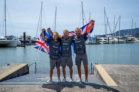Partiram do Peru e só pararam na Austrália. Irmãos atravessam o Pacífico a remar durante 139 dias