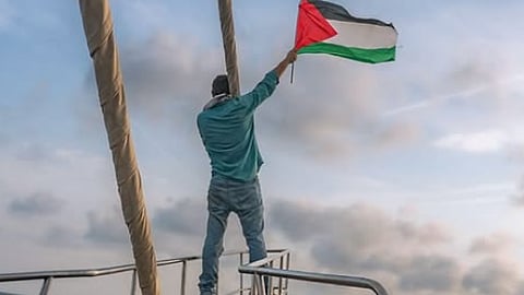 Ativistas, políticos, artistas na "maior missão de solidariedade da história". Flotilha ruma a Gaza no domingo