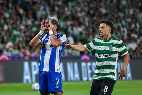 William Gomes festeja o seu golo, perante Pedro Gonçalves.
