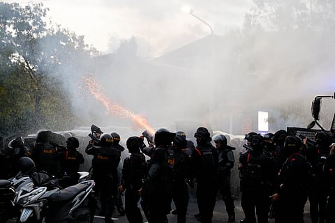 Casa de ministra é saqueada quando violentos protestos atingem a Indonésia