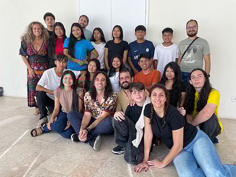Orquestra Indígena do Brasil traz jovens indígenas e músicos madeirenses aos palcos em Portugal.