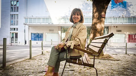 Ex-ministra da Educação foi fotografada junto ao Fórum Lisboa, edifício onde decorrem as reunião da Assembleia Municipal.