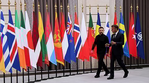 Volodymyr Zelensky e Emmanuel Macron, antes da reunião da Coligação dos Dispostos, em Paris.