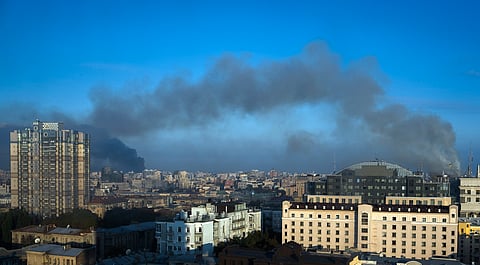 Fumo sob a cidade de Kiev, no dia 7 de setembro de 2025. 