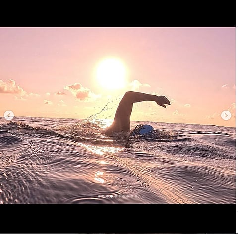 Pouco depois da meia-noite, Leandro pisou em terra firme, vencendo o desafio que impôs a si mesmo.
