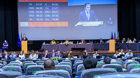Bruno Mascarenhas só teve, além da sua bancada, o voto favorável do monárquico Gonçalo da Câmara Pereira.
