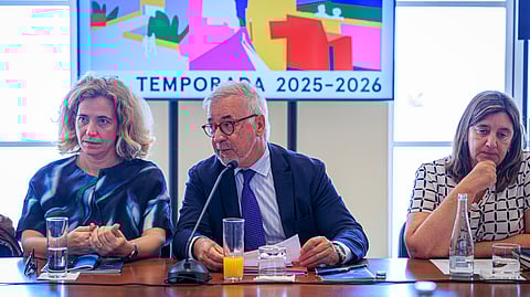 Nuno Vassallo e Silva, presidente do CCB, ao centro, com a administradora Madalena Reis (à esquerda) e Cláudia Belchior  (à direita), que apresentou a programação das artes performativas. 