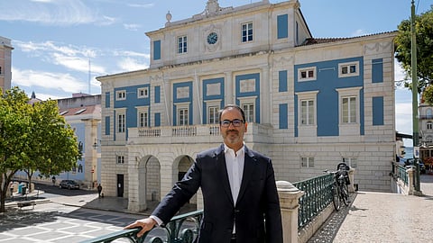 André Moz Caldas liderou a OPART, que tutela o Teatro São Carlos. Daí a escolha do Chiado para a entrevista. O socialista tem mestrados em Direito e Medicina Dentária.