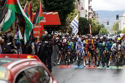 João Almeida perdeu 2 segundos para Vingegaard em etapa que ciclistas ameaçaram neutralizar 