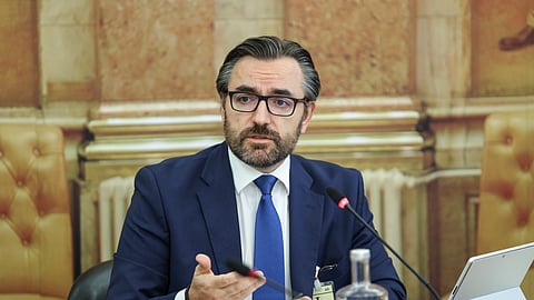 O presidente do Conselho Diretivo do IRN, Jorge Rodrigues da Ponte, durante a audição na comissão de Assuntos Constitucionais, Direitos, Liberdades e Garantias, a requerimento do GP do PS sobre as iniciativas legislativas para alteração à Lei da Nacionalidade