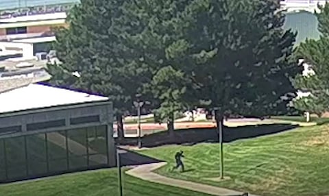FBI divulga vídeo de suspeito de homicídio do ativista da direita radical norte-americana