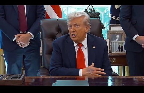 Trump no final de agosto na Sala Oval, num dos momentos em que o hematoma foi bem visível.