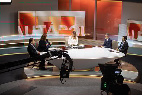 O frente a frente desta segunda-feira, na SIC, opõe Carlos Moedas, o atual presidente da Câmara de Lisboa, Carlos Moedas, aos seus três principais opositores: Alexandra Leitão, do PS, João Ferreira, da CDU, e Bruno Mascarenhas, do Chega.