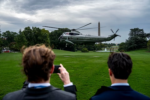 Marine One descola da Casa Branca com Donald Trump e Melania Trump