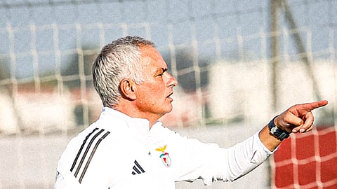 José Mourinho promete “viver para o Benfica” até 2027
