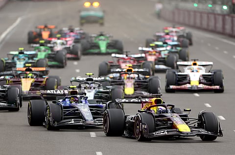 Max Verstappen vence GP do Azerbaijão e Oscar Piastri desiste