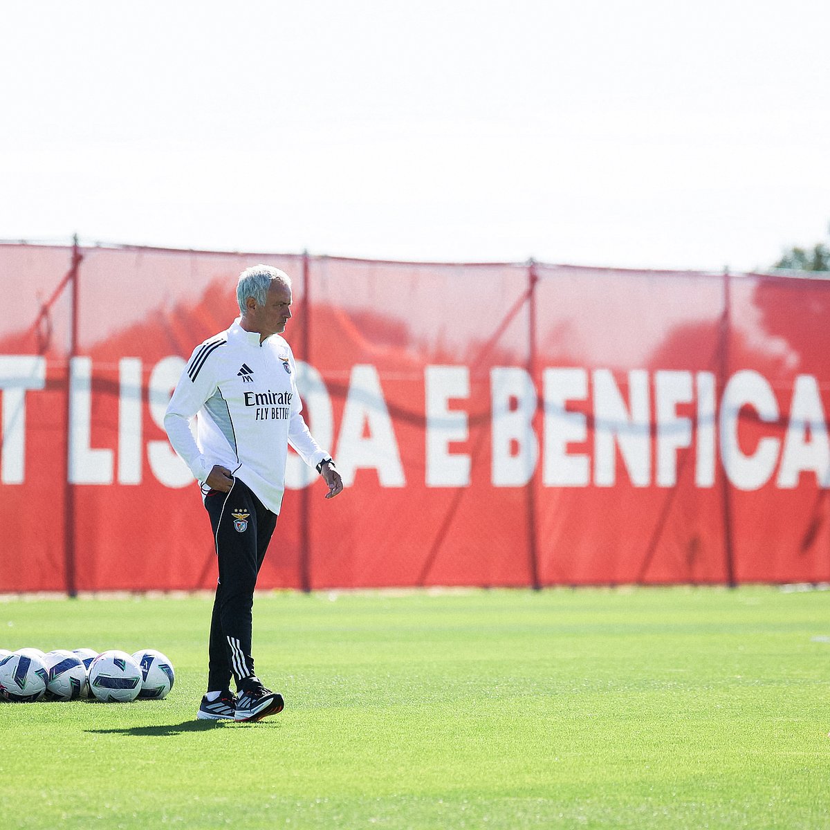 José Mourinho:"Se ficasse em casa até ao final a época ganhava mais do que a trabalhar no Benfica"