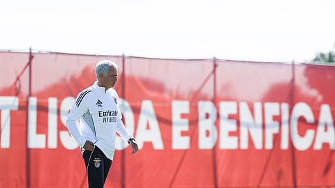 José Mourinho: "Se ficasse em casa até ao final da época ganhava mais do que a trabalhar no Benfica"