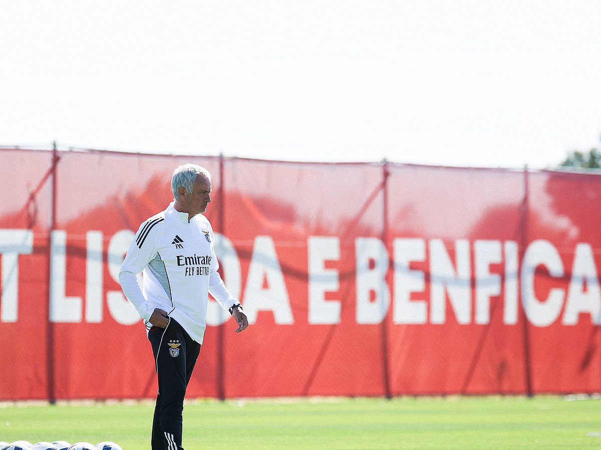 José Mourinho:"Se ficasse em casa até ao final a época ganhava mais do que a trabalhar no Benfica"