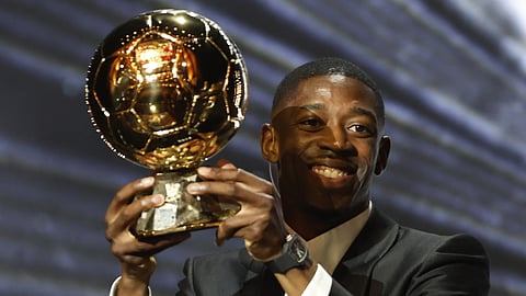 Ousmane Dembélé, o rapaz do bairro de Madeleine venceu a Bola de Ouro e emocionou a plateia