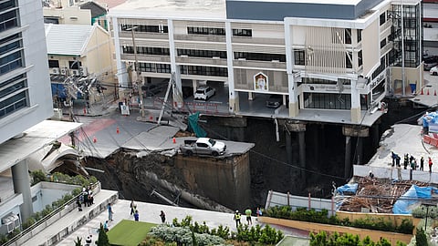 Cratera com 50 metros de profundidade danificou edifícios no centro de Banguecoque, na Tailândia, em frente a um hospital. Autoridades locais, citadas pela AFP, garantem que não houve feridos ou vítimas mortais a assinalar.