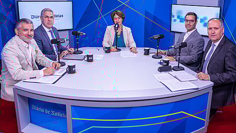 Carlos Cabreiro, diretor da Unidade de Combate ao Cibercrime da PJ; João Annes, da SEDES; Valentina Marcelino, diretora adjunta do Diário de Notícias; João Massano, Bastonário da Ordem dos Advogados; e Alexandre Fonseca, presidente do Conselho Estratégico para a Economia Digital da Confederação Empresarial de Portugal