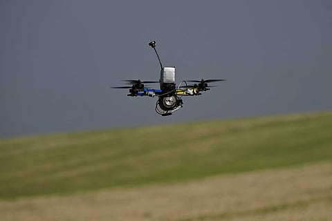 O drone obrigou a cancelar e/ou desviar dezenas de voos, e cerca de 6500 pessoas ficaram em terra.