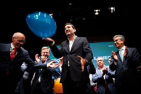 Hugo Soares numa ação de campanha para as Autárquicas em Lamego.