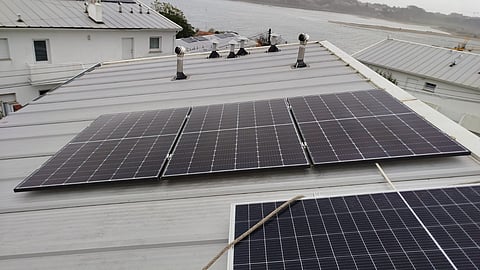 A EDP quer instalar painéis solares em 300 habitações na área metropolitana do Porto, de forma a ajudar as famílias a pouparem perto de 200 euros por ano.