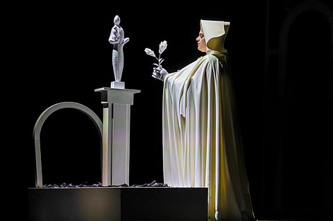 Ópera 'Suor Angelica', de Giacomo Puccini, com direção musical de Renato Balsadonna e encenação e Carmine de Amicis.