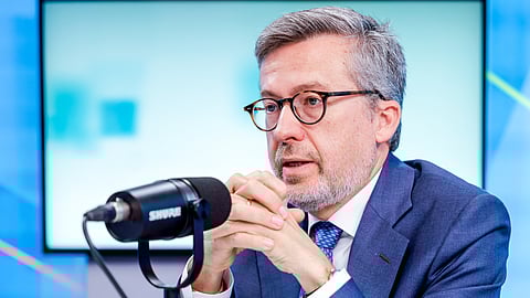 Carlos Moedas tenta, aos 55 anos, ser reeleito presidente da Câmara de Lisboa, à frente de uma coligação entre PSD, CDS e Iniciativa Liberal.