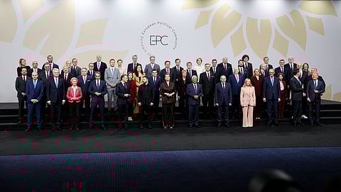 Foto de família dos líderes da Comunidade Política Europeia na cimeira desta quinta-feira em Copenhaga.