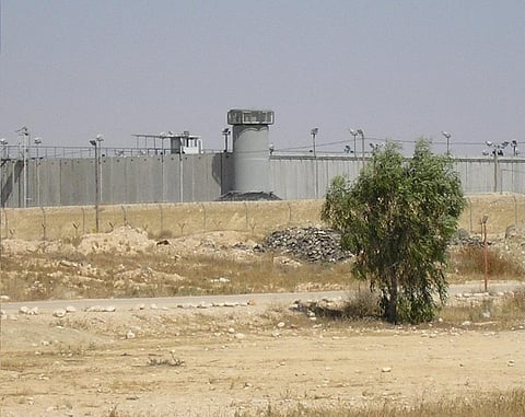 A prisão de Ketziot é localizada no sul de Israel, perto da fronteira com o Egipto, em pleno deserto de Negev.