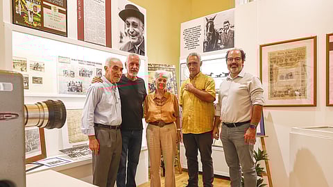 Mário Lino, Carlos Querido, Teresa Perdigão, Pedro Bernardo e José Luís Mendes de Almeida fotografados na sala onde Tanganho é homenageado.