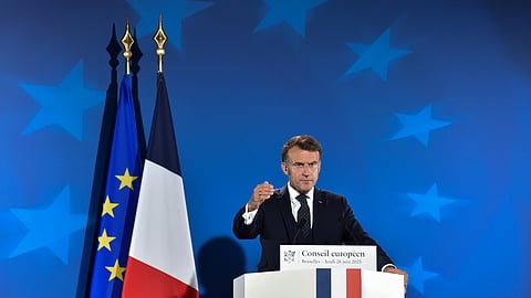 Macron pediu a Lecornu para dialogar com os outros partidos e tentar encontrar um caminho para sair desta crise política.