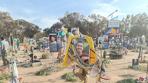 O memorial que nasceu no local do festival Nova, onde morreram mais de 370 pessoas a 7 de outubro de 2023, numa foto de março.