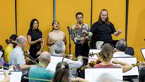 Orquestra Sinfónica Portuguesa e Cristina Branco, Raquel Tavares e Ricardo Ribeiro no ensaio da passada quarta-feira, dia 8 de outubro. 