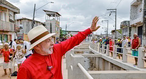 Partidos deixam governo de Lula mas ministros recusam-se a sair 