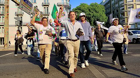 Comitiva liderada por Bruno Mascarenhas iniciou percurso na Avenida da República