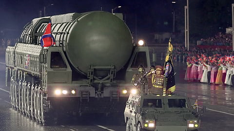 Coreia do Norte revela míssil "mais poderoso" do país em desfile militar