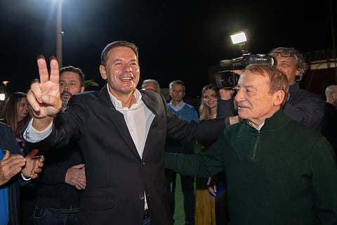Luís Montenegro festeja com Luís Filipe Menezes, que venceu a câmara de Gaia.