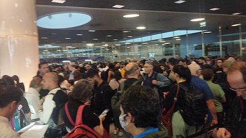 Dia crítico no aeroporto de Lisboa com passageiros a esperar mais de 90 minutos