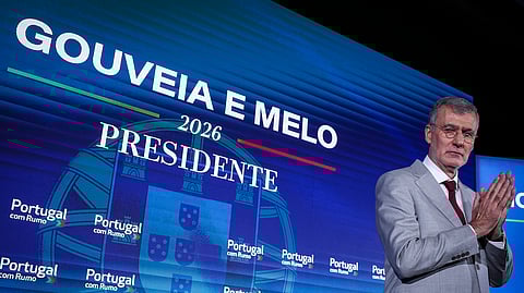 Gouveia e Melo concorre sem apoios partidários e diz-se mais liberal na economia do que socialmente.