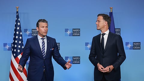 Pete Hegseth esteve em Bruxelas para a reunião dos ministros da Defesa da NATO, que foi presidida por Mark Rutte. 