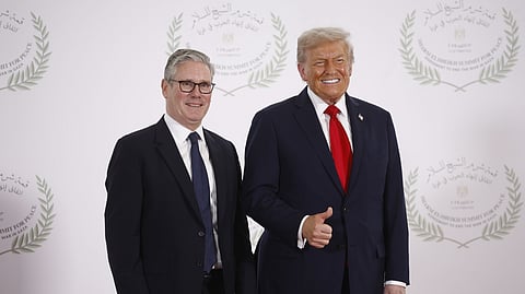Keir Starmer com Donald Trump, na cimeira de Sharm el-Sheikh.