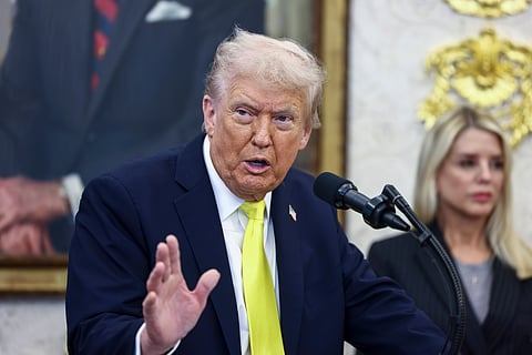 Trump pondera ataques contra narcotraficantes dentro da Venezuela. Bombardeiros detetados perto de Maiquetía