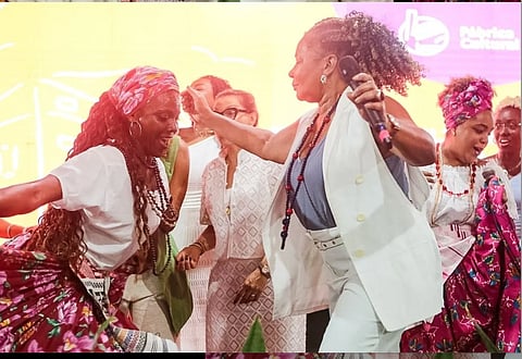 "O samba-reggae, o ijexá, o afropop, o axé music — todos esses movimentos carregam uma força ancestral, uma vibração que fala sobre identidade, resistência e celebração".