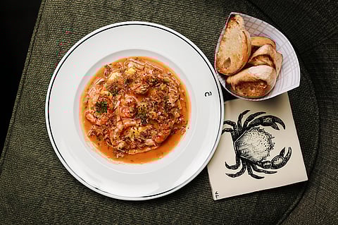 Carabinero ao alho com ovos de cordoniz. 